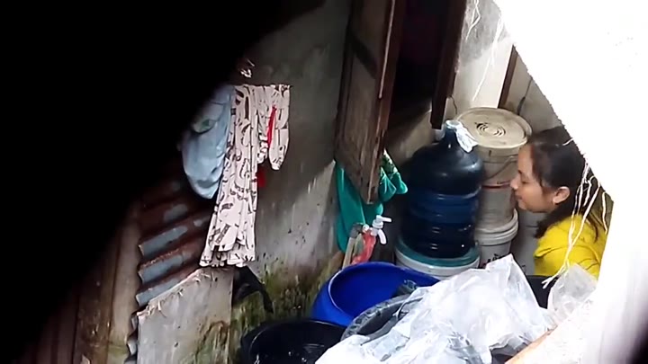 Bude Tetangga Gede Susunya Ketauan Ngintip Pas Coli Malah Ketagihan!